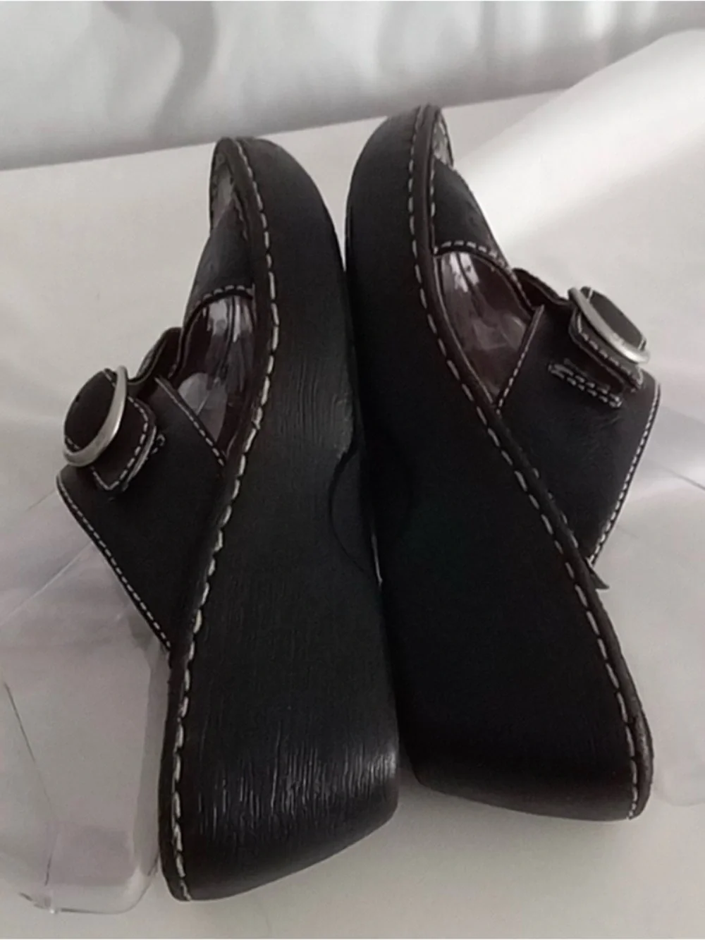 BORN Brown Leather Cross Over Buckle Wedge Heel Slip On Sandals SZ 9